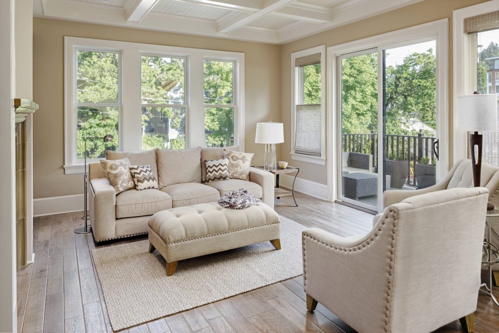 Luxury living room w/hardwood floors